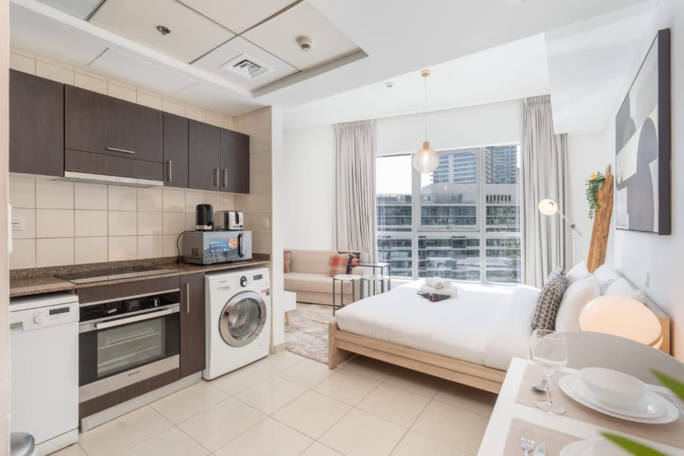 Free housekeeping visits during your stay - StayShort - Chic Marina-View Studio in Bay Central Marina Apartment in Dubai