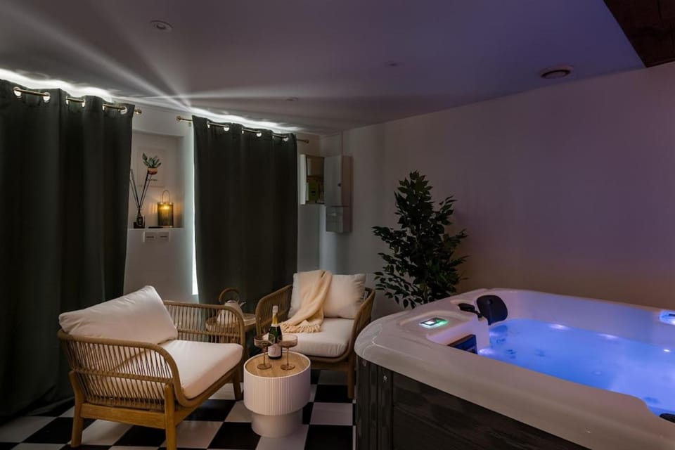 Hot Tub, Spa and wellness centre/facilities