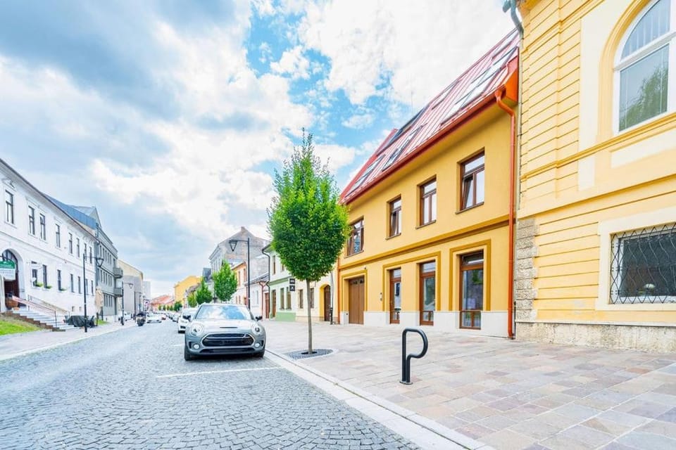 Property building, Street view, Location