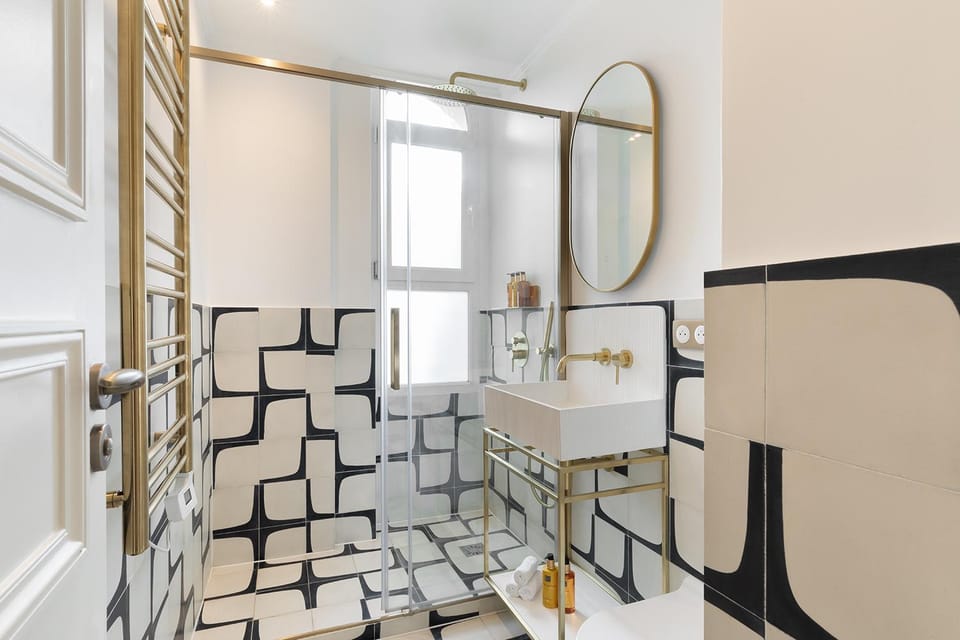 Bed, Bathroom, Photo of the whole room