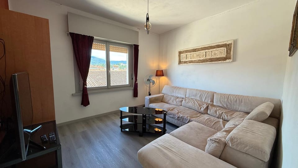 Living room, Seating area, City view, internet