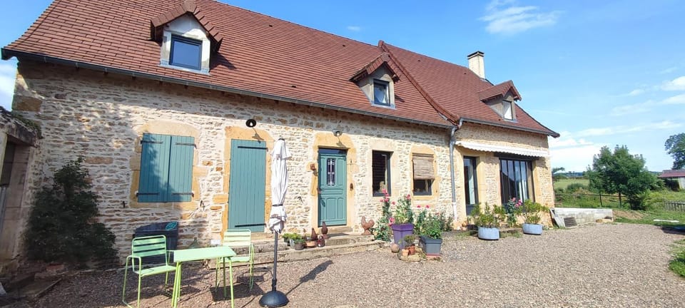 La Coquille, chambre douillette auprès d'un élevage d'escargots Bed and Breakfast in Bourgogne-Franche-Comté