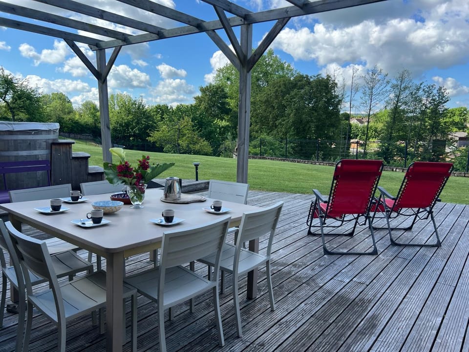 Patio, Dining area, Garden view