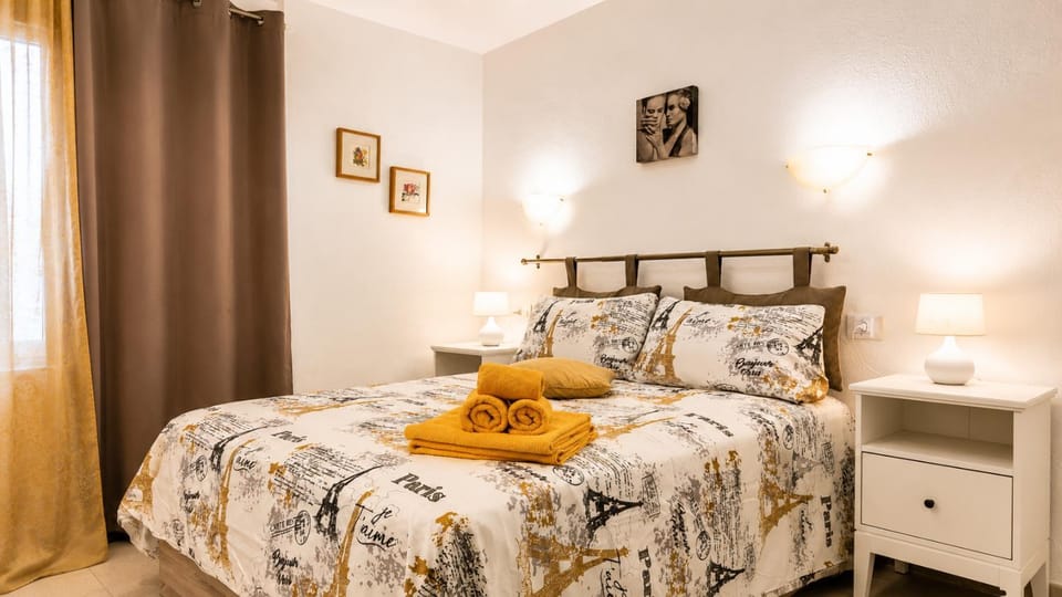 Casa Mary - apartment with terrace and pool House in Maxorata