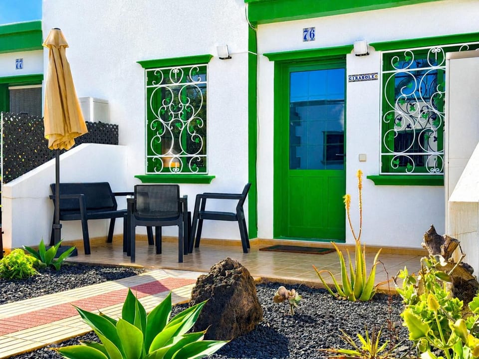 Casa Mary - apartment with terrace and pool House in Maxorata