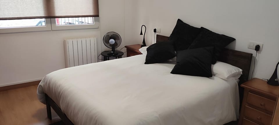 Sabino Arana 9, habitación doble con servicios compartidos Vacation rental in Lekeitio