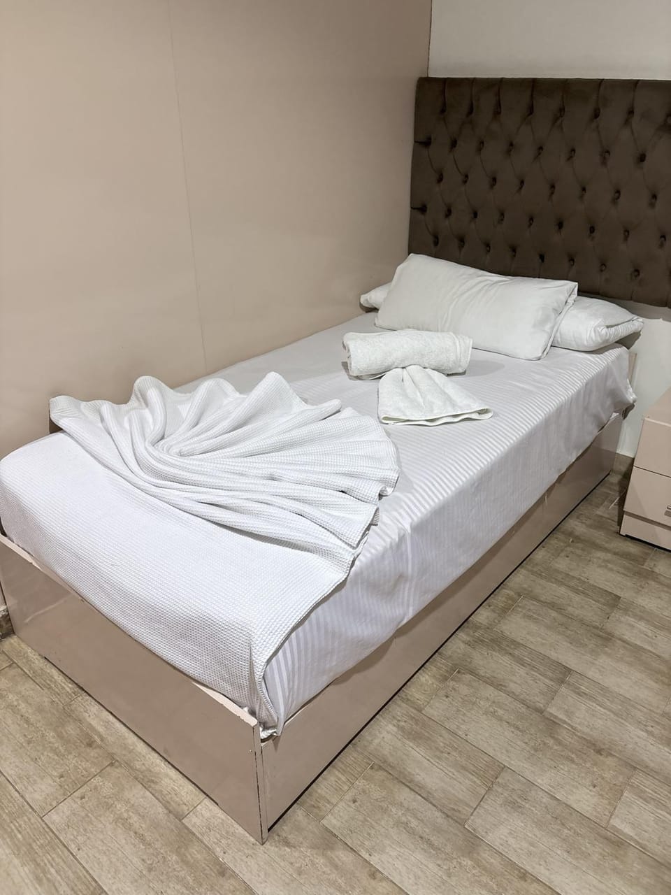 Bed, Photo of the whole room, Bedroom, towels