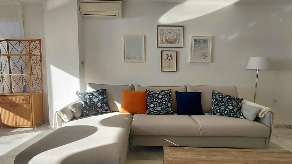 Living room, Seating area, air conditioner