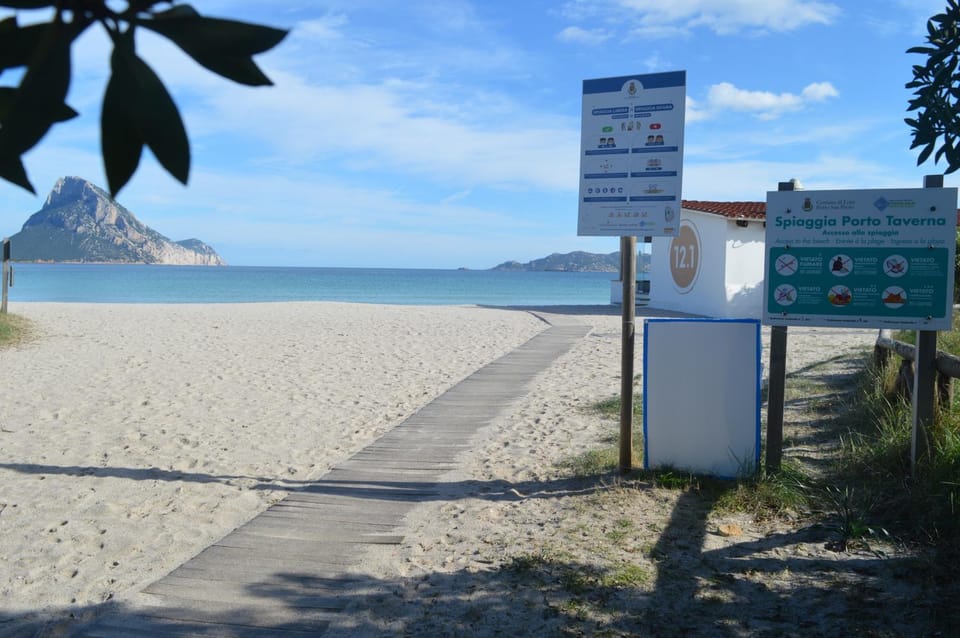 Nearby landmark, Neighbourhood, Natural landscape, Beach