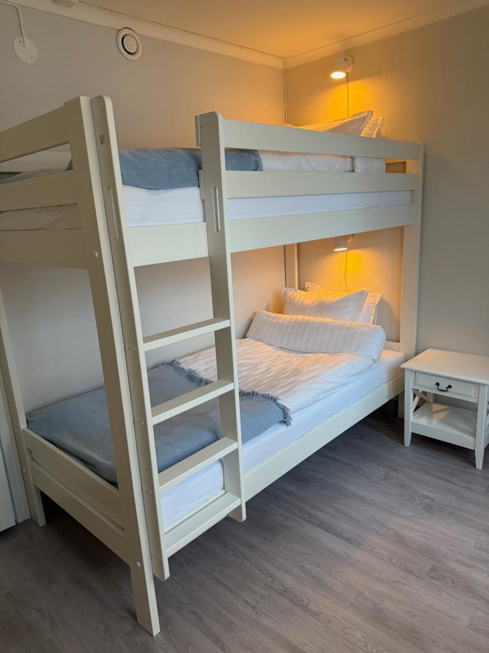 Bed, Photo of the whole room, Bedroom, bunk bed