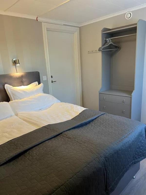 Bed, Photo of the whole room, Bedroom, wardrobe