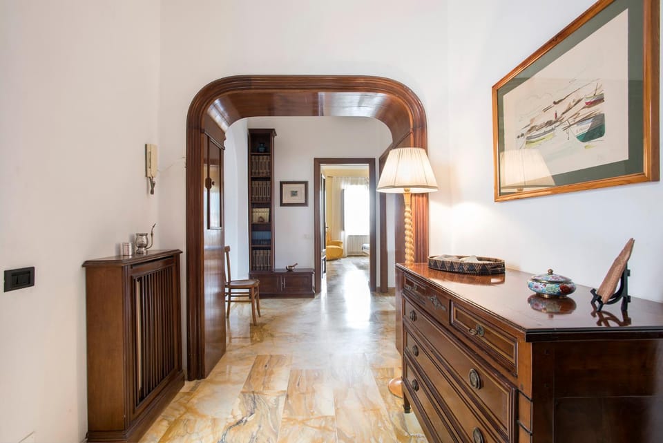 Paramount Penthouse Apartment in Rome