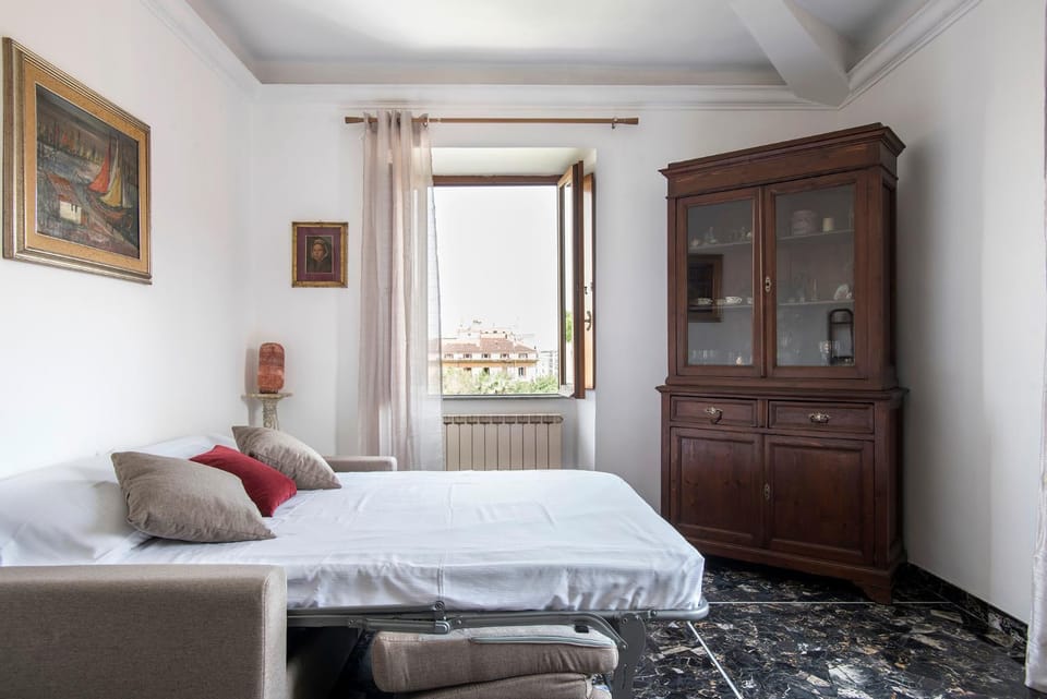 Paramount Penthouse Apartment in Rome