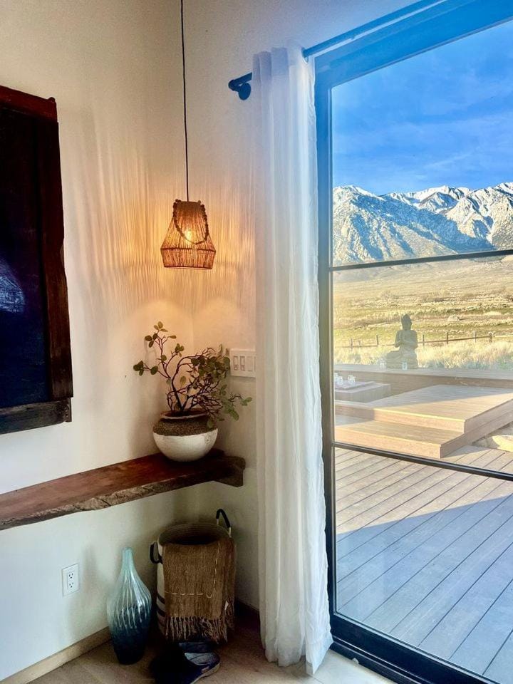Luxury Design Rental with Breathtaking Mountain Views in Lone Pine, California Apartment in Lone Pine