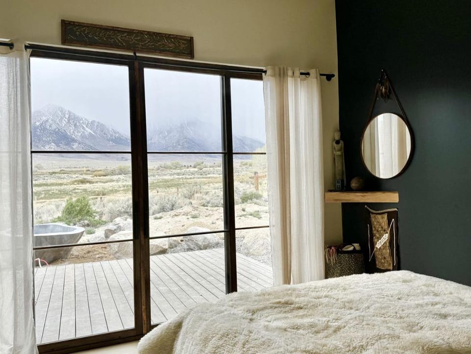 Luxury Design Rental with Breathtaking Mountain Views in Lone Pine, California Apartment in Lone Pine