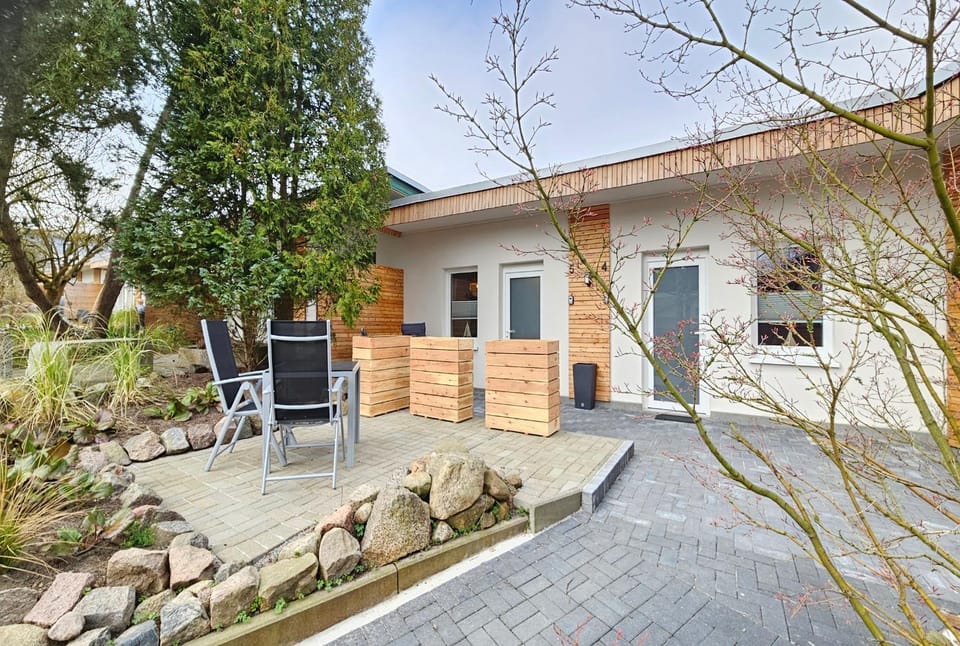 Property building, Spring, Garden, Balcony/Terrace, Garden view