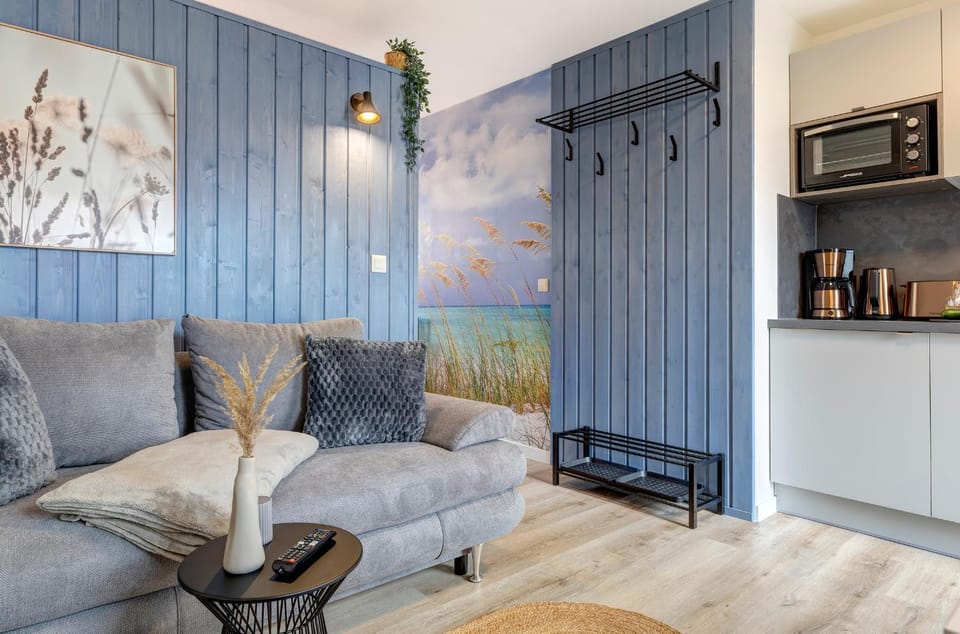 Kitchen or kitchenette, Living room, Seating area, pet friendly, stove