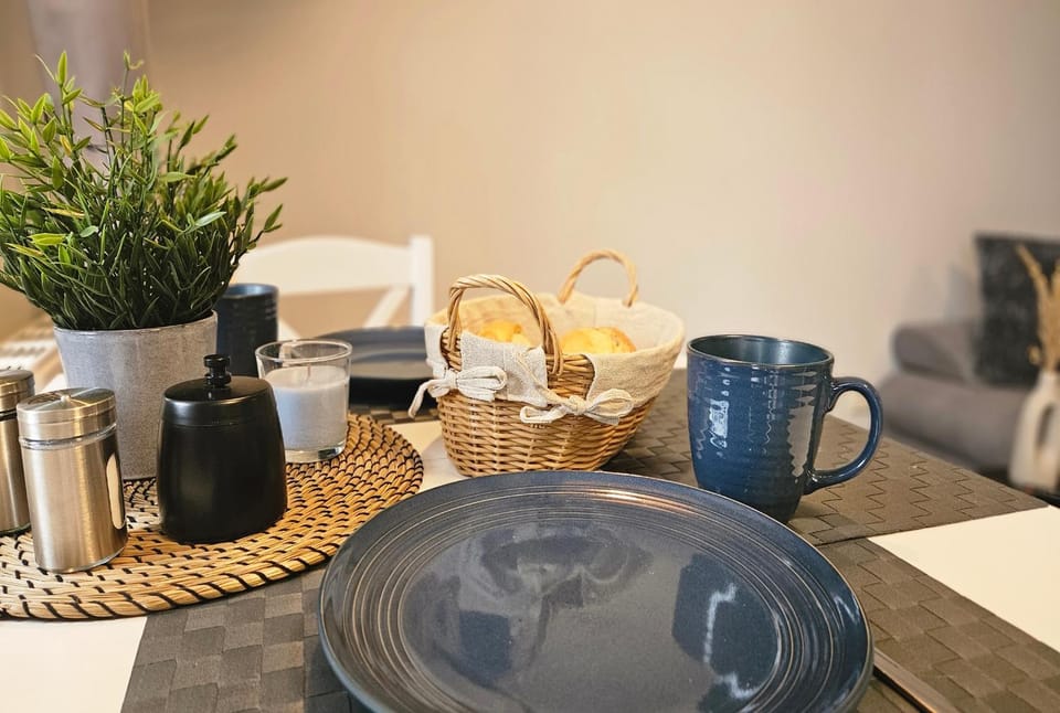 Photo of the whole room, Dining area, Food