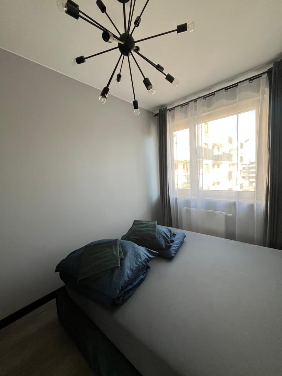 Industrial Designer Style 5 Persons 24 7 Check In Apartment in Warsaw