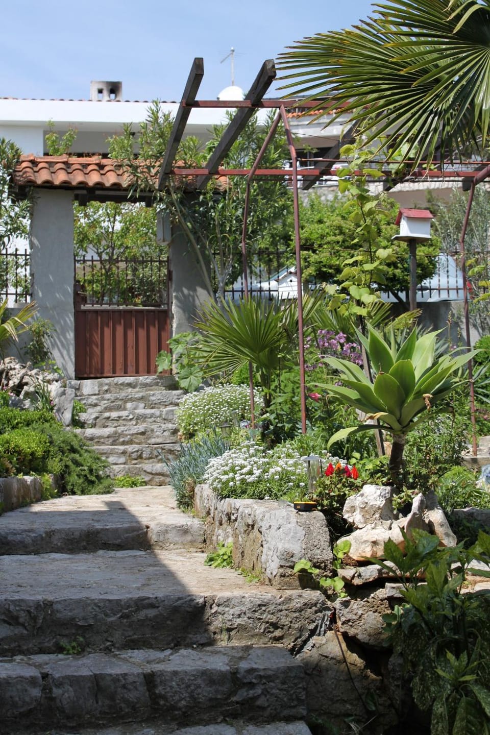 Location, children, Family
