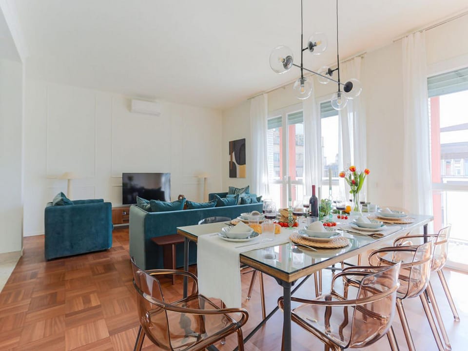 TV and multimedia, Living room, Seating area, Dining area, Evening entertainment