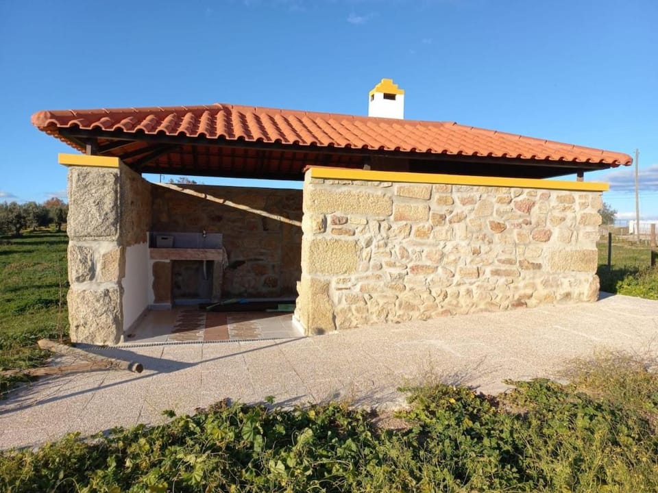 Day, BBQ facilities, oven
