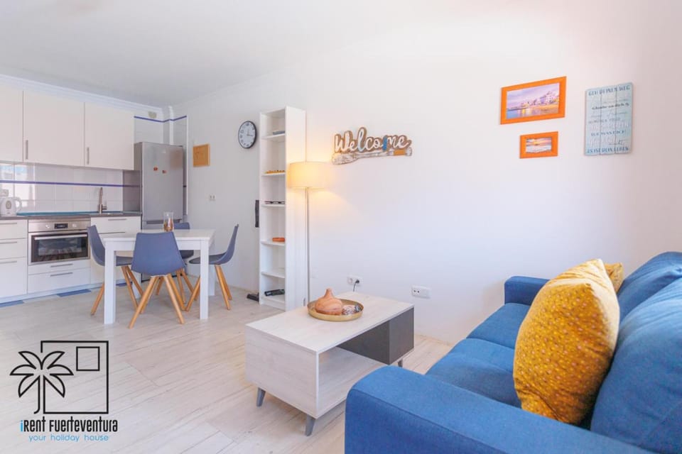 Kitchen or kitchenette, Living room, Dining area, stove
