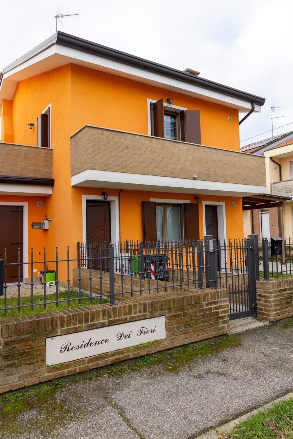 Property building, Neighbourhood
