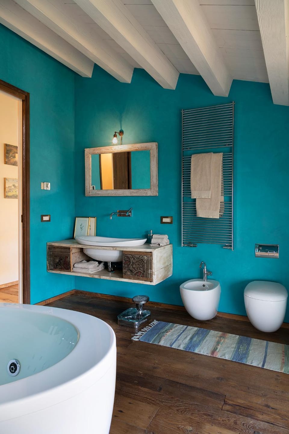 Toilet, Hot Tub, Bath, towels
