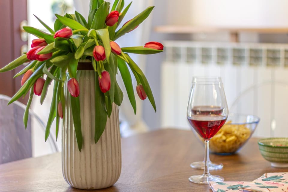 Style Shelter With Garden Near Downtown Apartment in Bologna