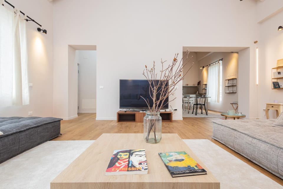 Communal lounge/ TV room, TV and multimedia, Living room, Seating area, Evening entertainment