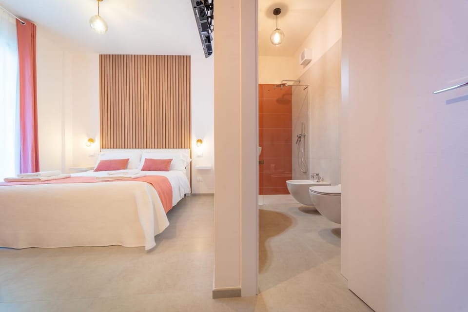 Bed, Bathroom, Photo of the whole room, Bedroom, towels
