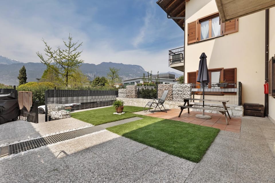 Property building, Balcony/Terrace, Living room