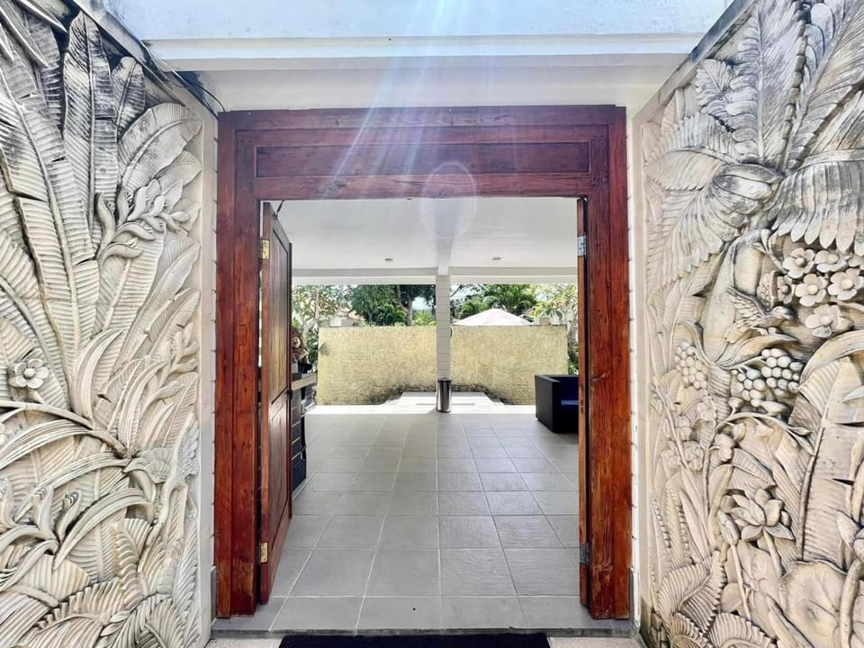 Adi Abian Uluwatu by Tanya Pink Bed and Breakfast in Bali