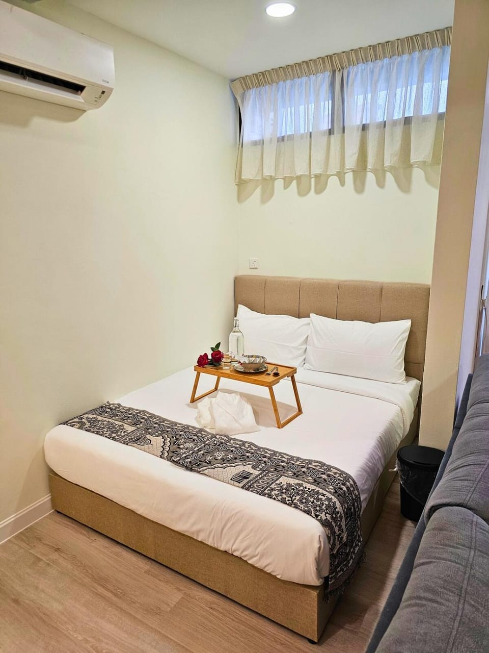 Bed, air conditioner
