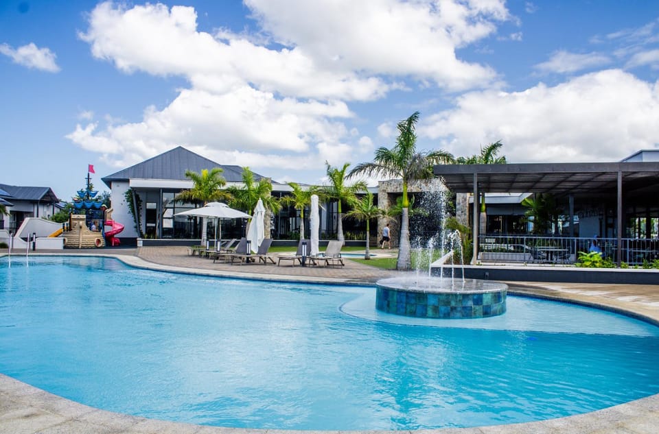 Property building, Day, Garden, Pool view, Swimming pool, sunbed