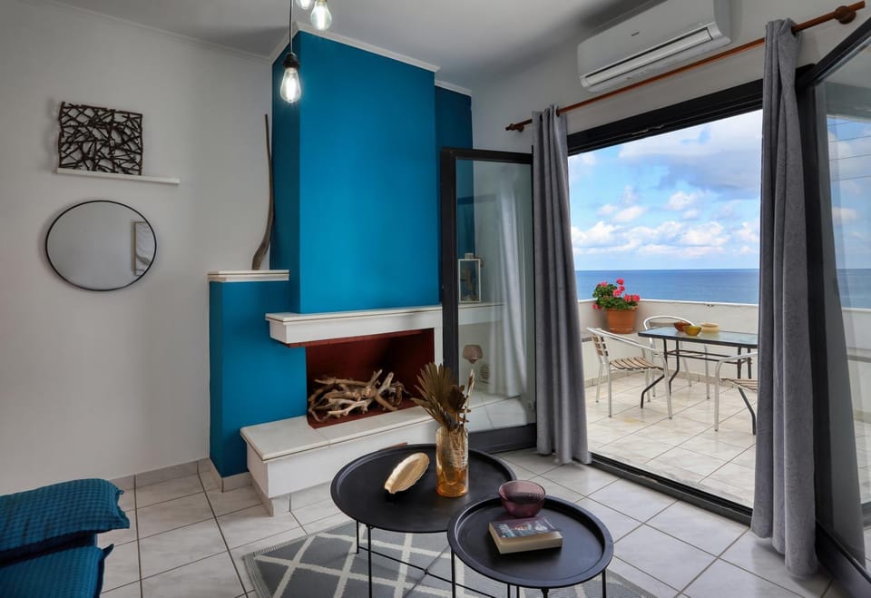 Patio, Natural landscape, View (from property/room), Balcony/Terrace, Living room, Seating area, Dining area, Sea view