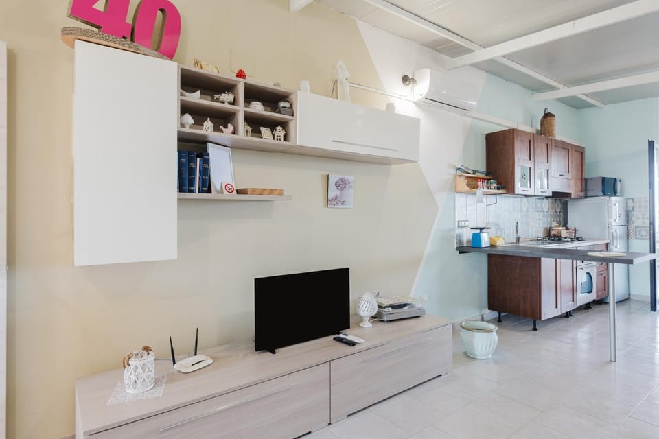 Property building, Kitchen or kitchenette, Living room