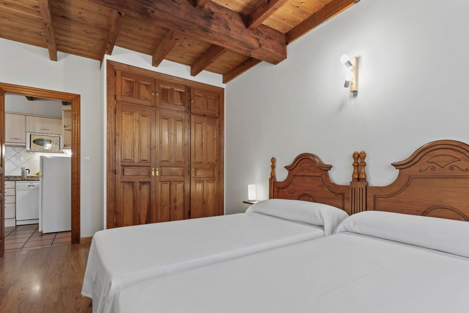 Property building, Living room, Bedroom