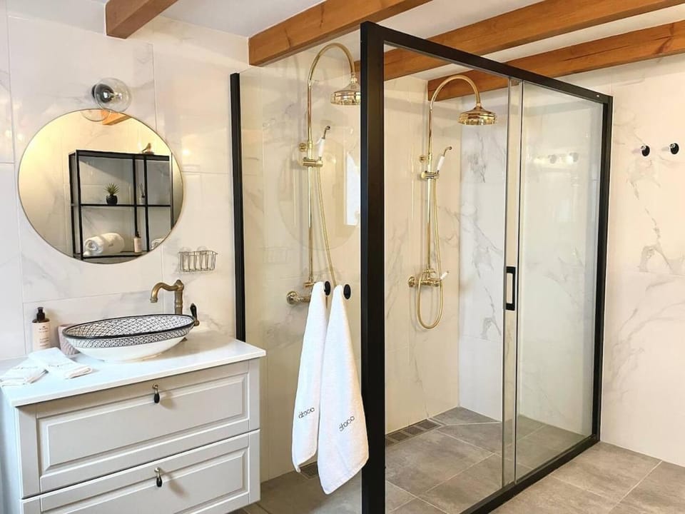 Shower, Bathroom, towels, washing machine