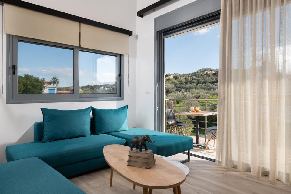 Patio, Day, Natural landscape, View (from property/room), Balcony/Terrace, Living room, Seating area, Mountain view