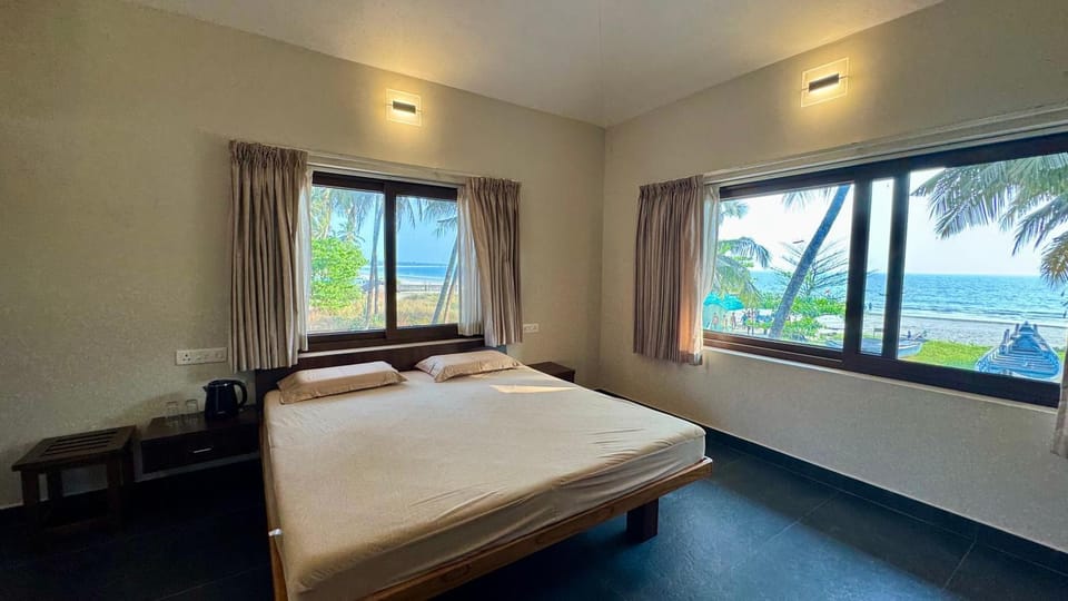 Bed, View (from property/room), Photo of the whole room, Sea view