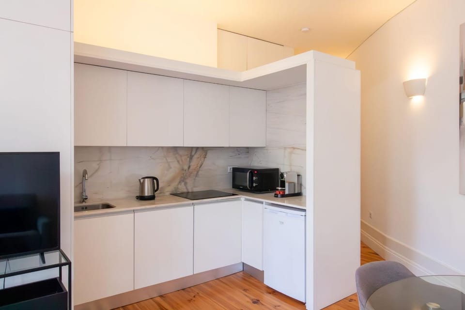 Bright Flat few steps to Aliados Av by LovelyStay Apartment in Porto