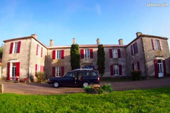 Jolly Château - private room "Chambre des oiseaux" Bed and Breakfast in Pays de la Loire