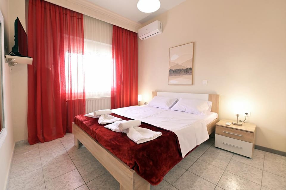 Bed, Photo of the whole room, Bedroom, towels, air conditioner