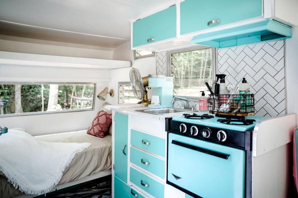 Kitchen or kitchenette, Bedroom
