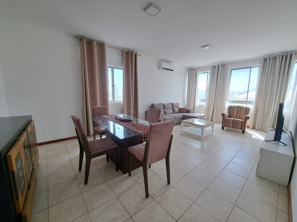 TV and multimedia, Living room, Seating area, Dining area, air conditioner