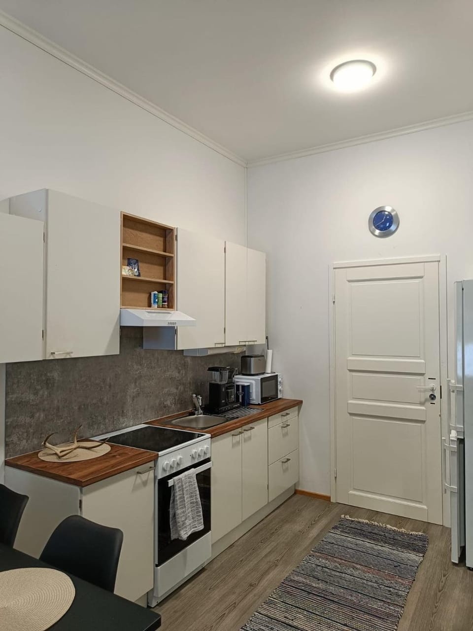 Kitchen or kitchenette, oven, stove