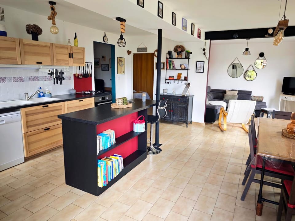 Living room, dishwasher, minibar, stove