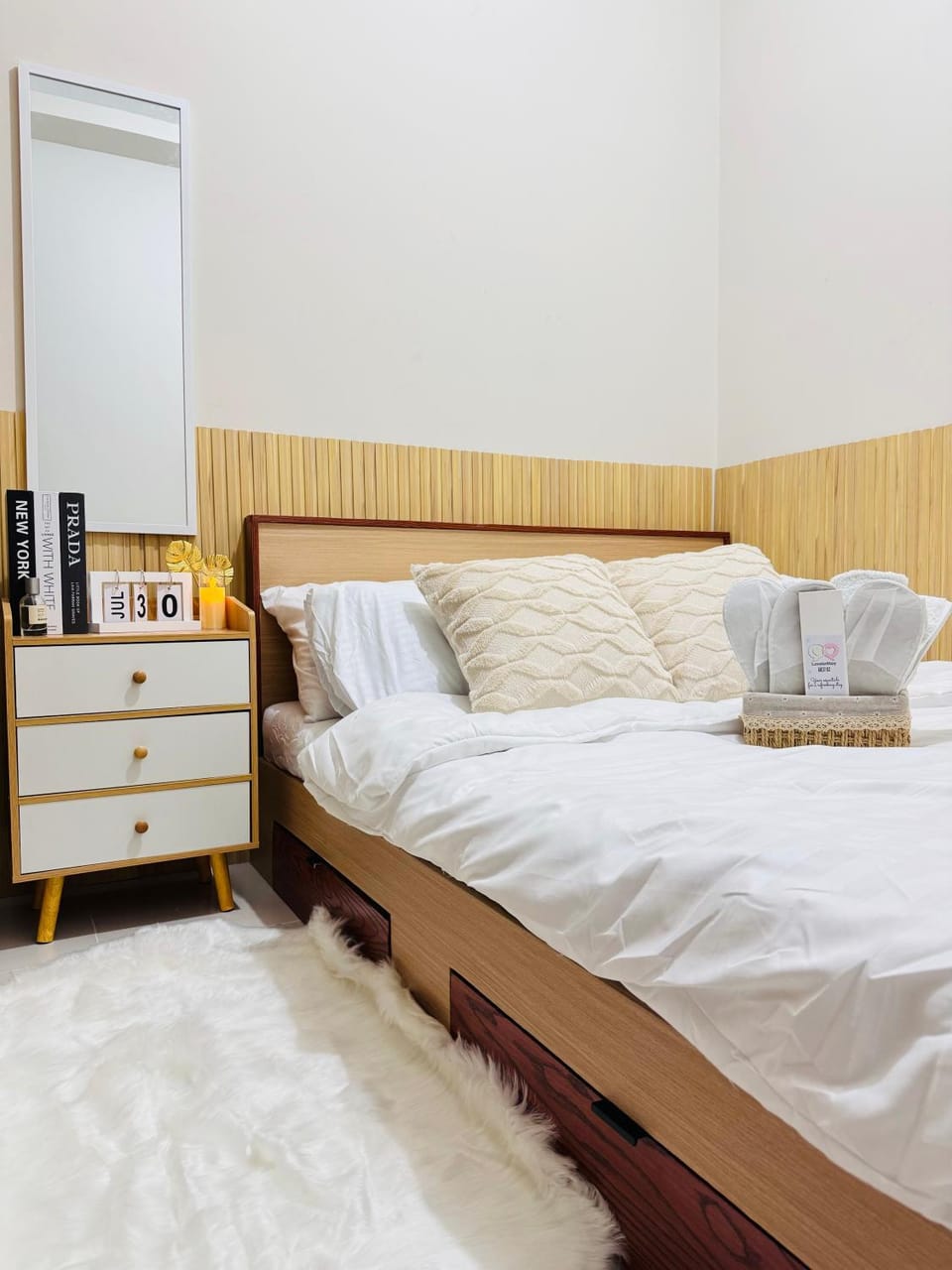 Aesthetic Unit Near PICC and MOA Apartment in Pasay